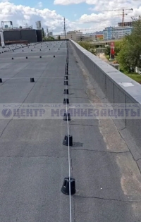 Держатель проводника 8-10 мм для плоской кровли с бетоном